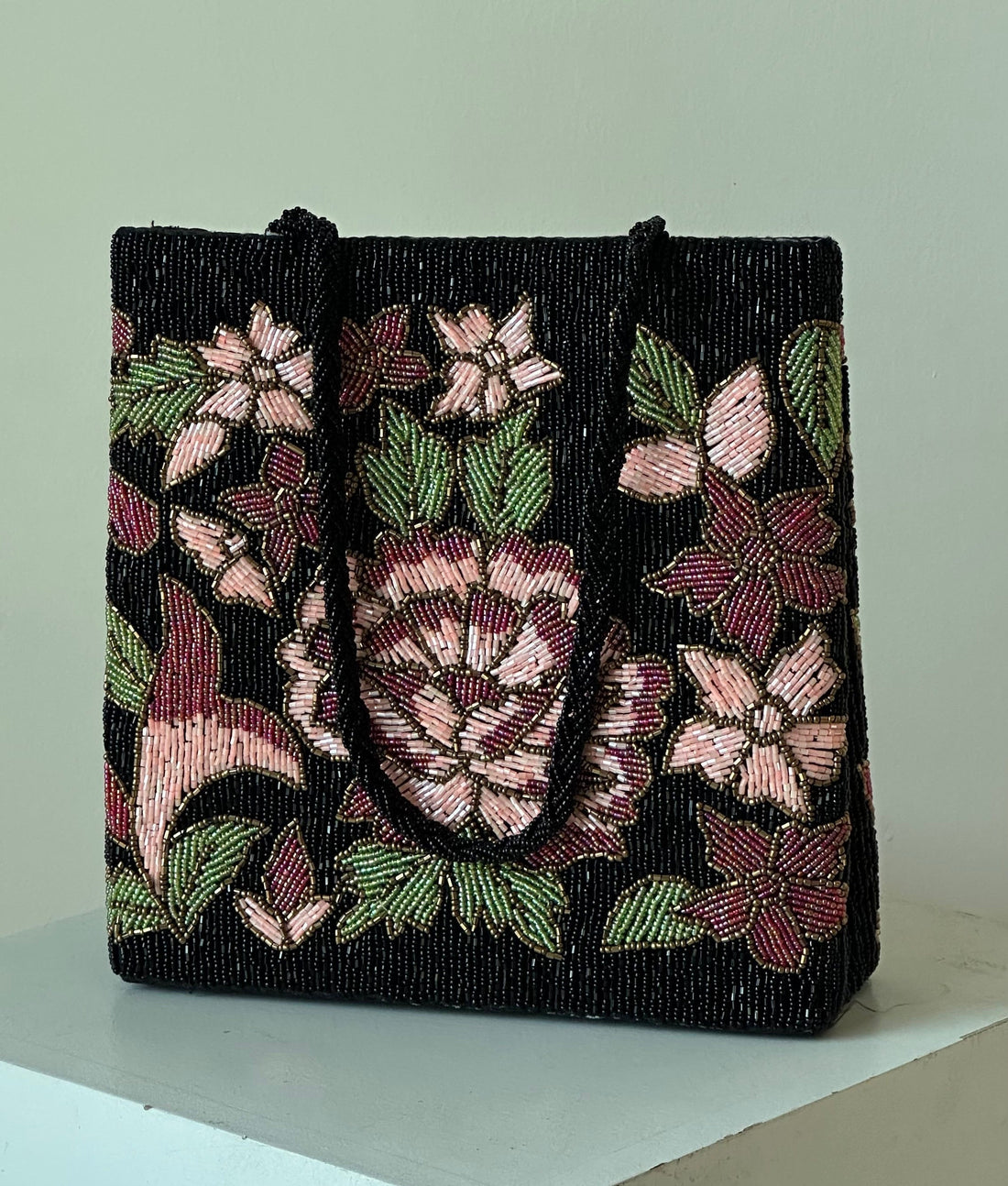 Handbags on Sale in Pakistan : Stylish Ladies Bags at Affordable Prices