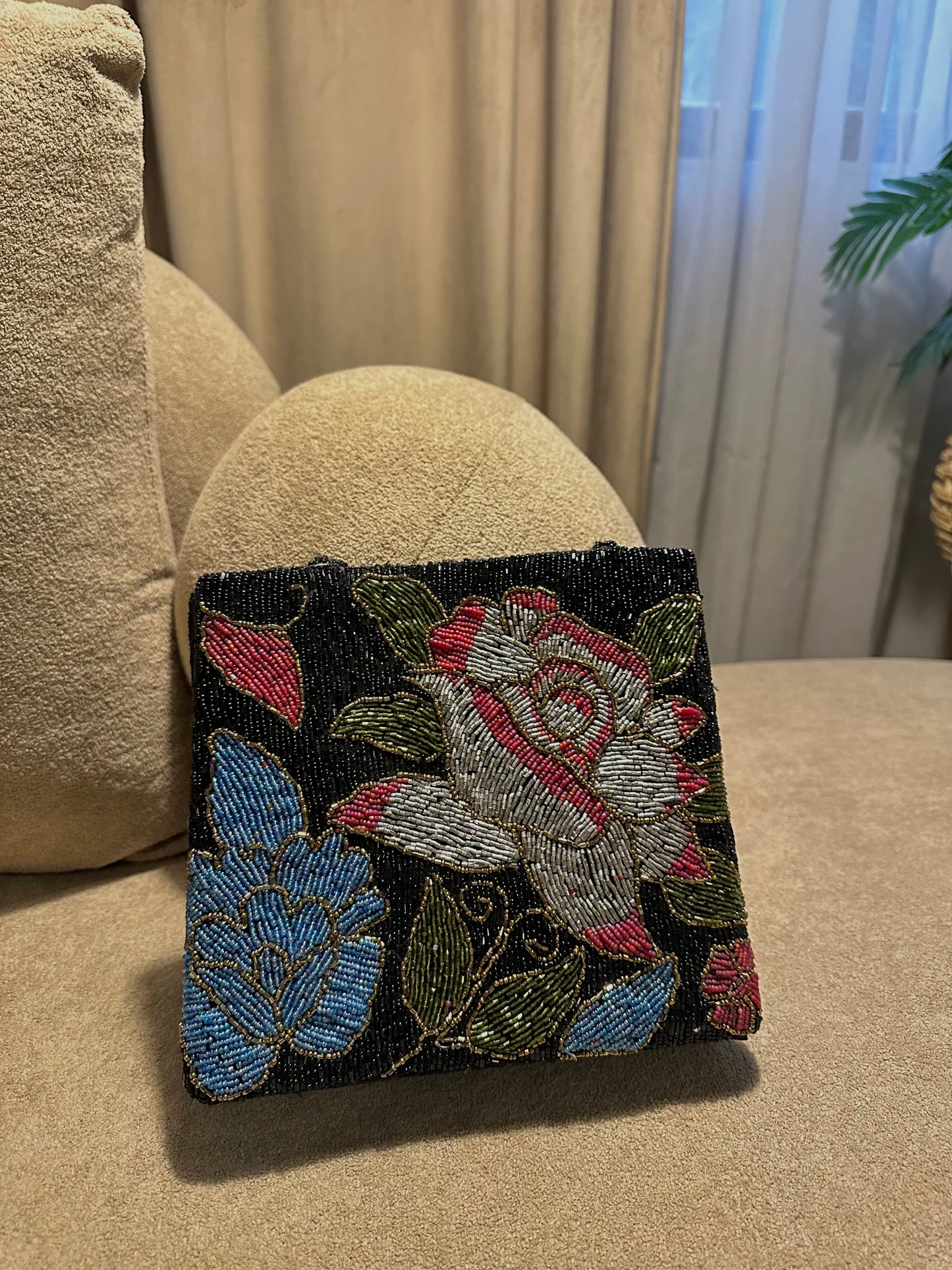 Black floral motive evening beaded handbag girls
